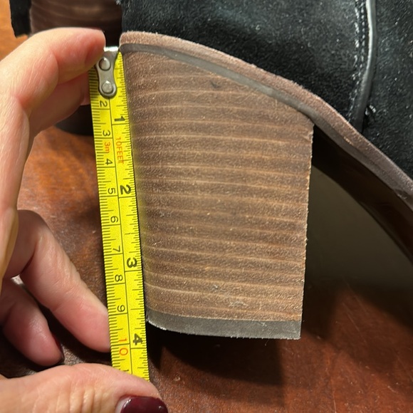 Black suede Aldo booties - Picture 9 of 10